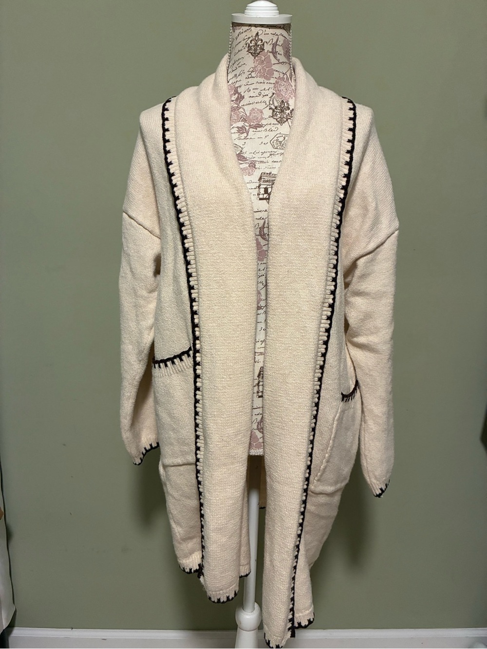 Olive & Oak Cream Open-Front Cardigan with Black Trim